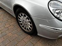 Usata Mercedes E240 177 CV (130 kW) 2004 Argento Berlina
