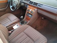 Gebraucht Mercedes 200 75 PS (55 kW) 1991 Silber Limousine