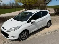 Gebraucht Ford Fiesta 95 PS (69 kW) 2012 Weiß Coupé