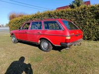 Gebraucht Mercedes 240 65 PS (47 kW) 1985 Rot Kombi