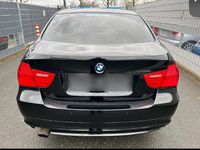 Gebraucht BMW 316 105 PS (77 kW) 2011 Schwarz Limousine