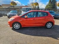 Gebraucht Peugeot 208 Active 82 PS (60 kW) 2015 Orange Kleinwagen