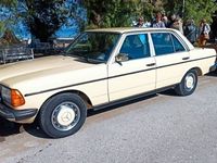 Gebraucht Mercedes 200 94 PS (69 kW) 1976 Beige Limousine