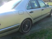 Gebraucht Mercedes E230 Classic 150 PS (110 kW) 1996 Silber Limousine