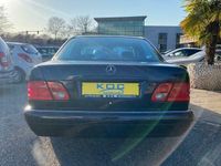 Gebraucht Mercedes E320 Avantgarde 224 PS (164 kW) 1997 Schwarz Limousine