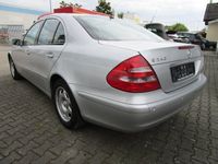 Gebraucht Mercedes E240 Classic 177 PS (130 kW) 2004 Silber metallic Limousine