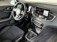 Neu Kia Ceed 101 PS (74 kW) 2025 Weiß Kleinwagen