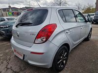 Gebraucht Hyundai i20 Edition 86 PS (63 kW) 2014 Silber Kleinwagen