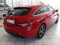 Gebraucht Mercedes CLA200 Shooting Brake 136 PS (100 kW) 2017 Rot Kombi