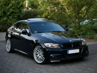 Gebraucht BMW 318 M Sport 145 PS (106 kW) 2011 Schwarz Limousine
