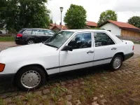 Gebraucht Mercedes E260 160 PS (117 kW) 1989 Weiß Limousine
