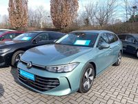 Gebraucht VW Passat Elegance 150 PS (110 kW) 2025 Grün Kombi