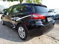 Gebraucht Peugeot 308 Active 131 PS (96 kW) 2018 Schwarz Kleinwagen