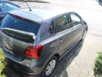 Gebraucht VW Polo LOUNGE 75 PS (55 kW) 2015 Grau (metallic) Limousine
