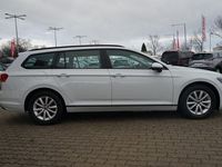 Gebraucht VW Passat 150 PS (110 kW) 2022 Pure white Kombi