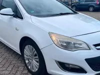 Gebraucht Opel Astra 101 PS (74 kW) 2013 Weiß Kombi