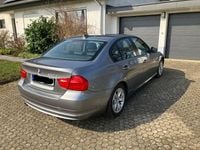 Gebraucht BMW 320 184 PS (135 kW) 2010 Grau Limousine