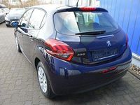 Gebraucht Peugeot 208 Active 82 PS (60 kW) 2016 Blau metallic Kleinwagen