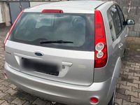 Gebraucht Ford Fiesta Ambiente 80 PS (58 kW) 2008 Silber Kleinwagen