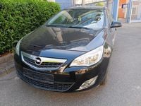 Second-hand Opel Astra 115 CP (84 kW) 2011 Negru Hatchback