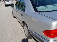 Gebraucht Mercedes E240 Elegance 170 PS (125 kW) 1999 Silber Limousine
