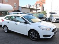 Gebraucht Ford Focus Ambiente 101 PS (74 kW) 2016 Weiß Limousine