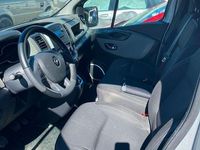 Gebraucht Renault Trafic Komfort 145 PS (106 kW) 2018 Silber Van / Kleinbus