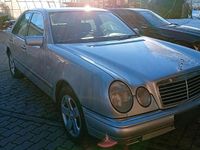 Second-hand Mercedes E280 204 CP (150 kW) 1999 Argintiu Berlinǎ