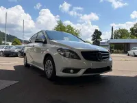Gebraucht Mercedes B180 122 PS (89 kW) 2012 Calcitweiss  unilack Kleinwagen