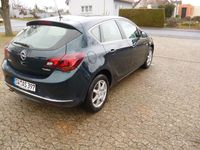 Gebraucht Opel Astra Edition 140 PS (102 kW) 2015 Grün Limousine