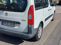 Gebraucht Peugeot TePee 75 PS (55 kW) 2011 Weiß Limousine