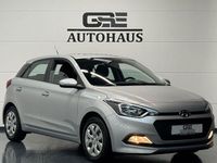 Gebraucht Hyundai i20 Classic 75 PS (55 kW) 2015 Silber Limousine