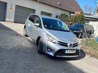 Gebraucht Toyota Verso 150 PS (110 kW) 2015 Grau Van / Kleinbus