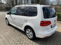Gebraucht VW Touran Life 105 PS (77 kW) 2013 Weiß Van / Kleinbus
