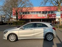 Gebraucht Mercedes A180 122 PS (89 kW) 2016 Silber Limousine