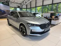 Neu Skoda Superb SportLine 204 PS (150 kW) 2025 Aluminiumsilber metallic Kombi