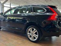 Gebraucht Volvo V60 Momentum 150 PS (110 kW) 2012 Schwarz Kombi