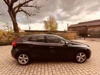 Second-hand Volvo V40 114 CP (83 kW) 2014 Negru Berlinǎ