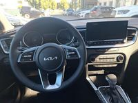 Neu Kia Ceed Gold 140 PS (102 kW) 2025 Weiß Kleinwagen