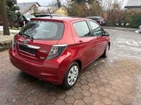 Gebraucht Toyota Yaris Hybrid Life 75 PS (55 kW) 2013 Rot Limousine