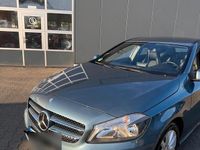 Gebraucht Mercedes A180 Style 122 PS (89 kW) 2013 Blau Kleinwagen