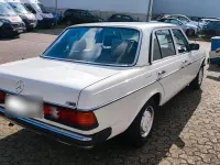 Gebraucht Mercedes E230 136 PS (100 kW) 1984 Weiß Limousine