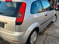 Gebraucht Ford Fiesta 80 PS (58 kW) 2005 Silber Kleinwagen