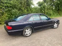 Gebraucht Mercedes E240 Avantgarde 170 PS (125 kW) 1998 Violet Limousine