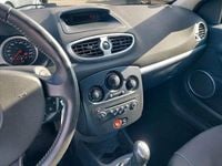 Gebraucht Renault Clio GrandTour Dynamique 101 PS (74 kW) 2008 Platingrau Kombi