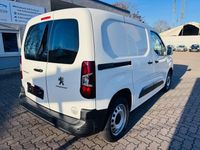 Gebraucht Peugeot Partner Premium 131 PS (96 kW) 2019 Weiß Van / Kleinbus
