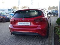 Gebraucht Ford Focus ST-Line 155 PS (114 kW) 2023 Fantastic red tc Kleinwagen