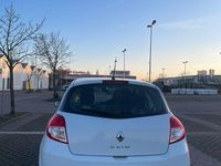 Gebraucht Renault Clio II Expression 75 PS (55 kW) 2011 Weiß Limousine