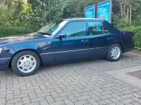 Gebraucht Mercedes E220 150 PS (110 kW) 1994 Blau Limousine