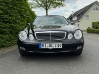 Używany Mercedes E320 224 KM (164 kW) 2004 Czarny Sedan/Limuzyna